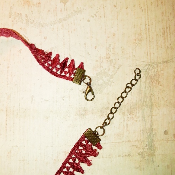 Red Rose Crochet Cameo Pendant Choker Bib Necklace - Picture 8 of 8